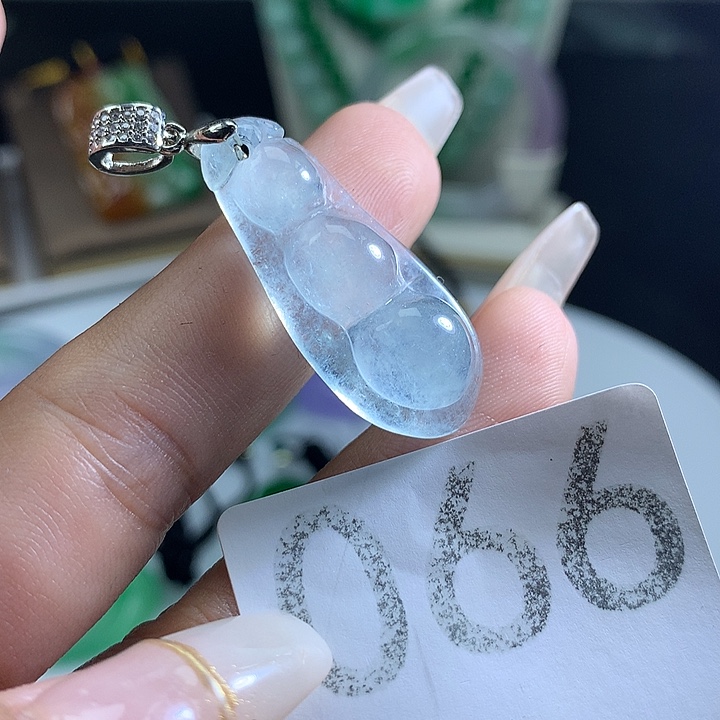 翡翠未镶嵌吊坠(赠链)翡翠