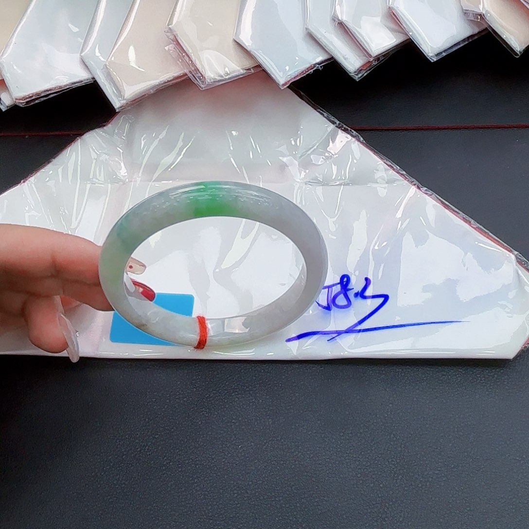 翡翠手镯未镶嵌天然缅甸a货翡翠 