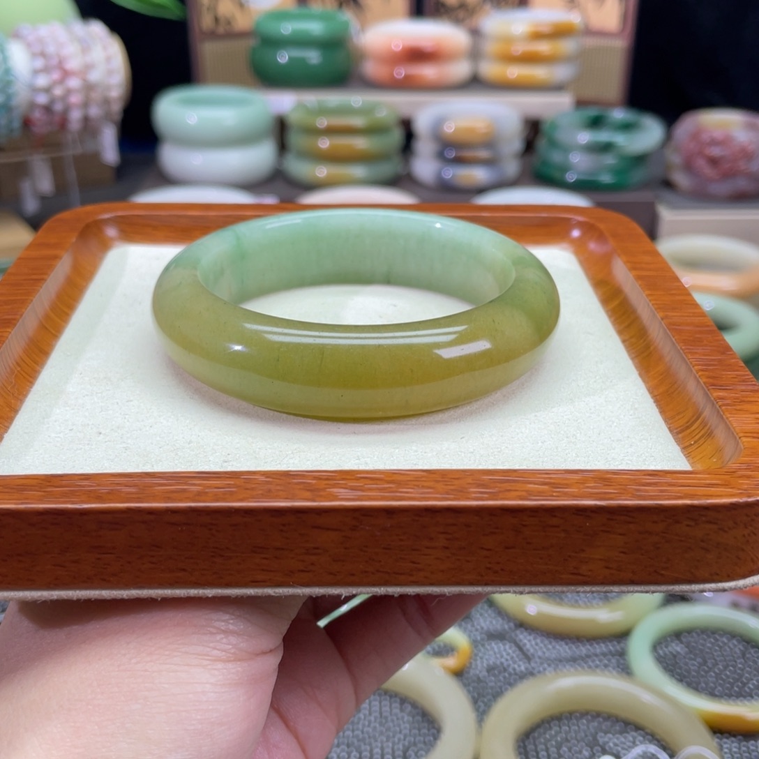 石英质玉未镶嵌手镯