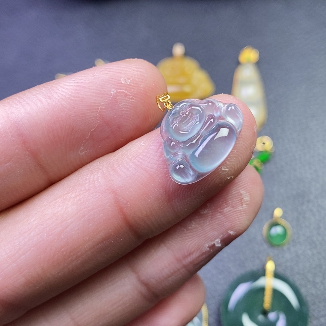 颈饰18K金镶嵌翡翠