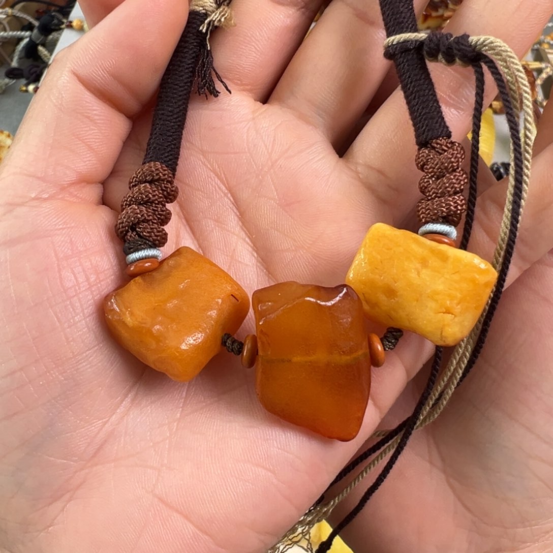 蜜蜡裸石未镶嵌蜜蜡