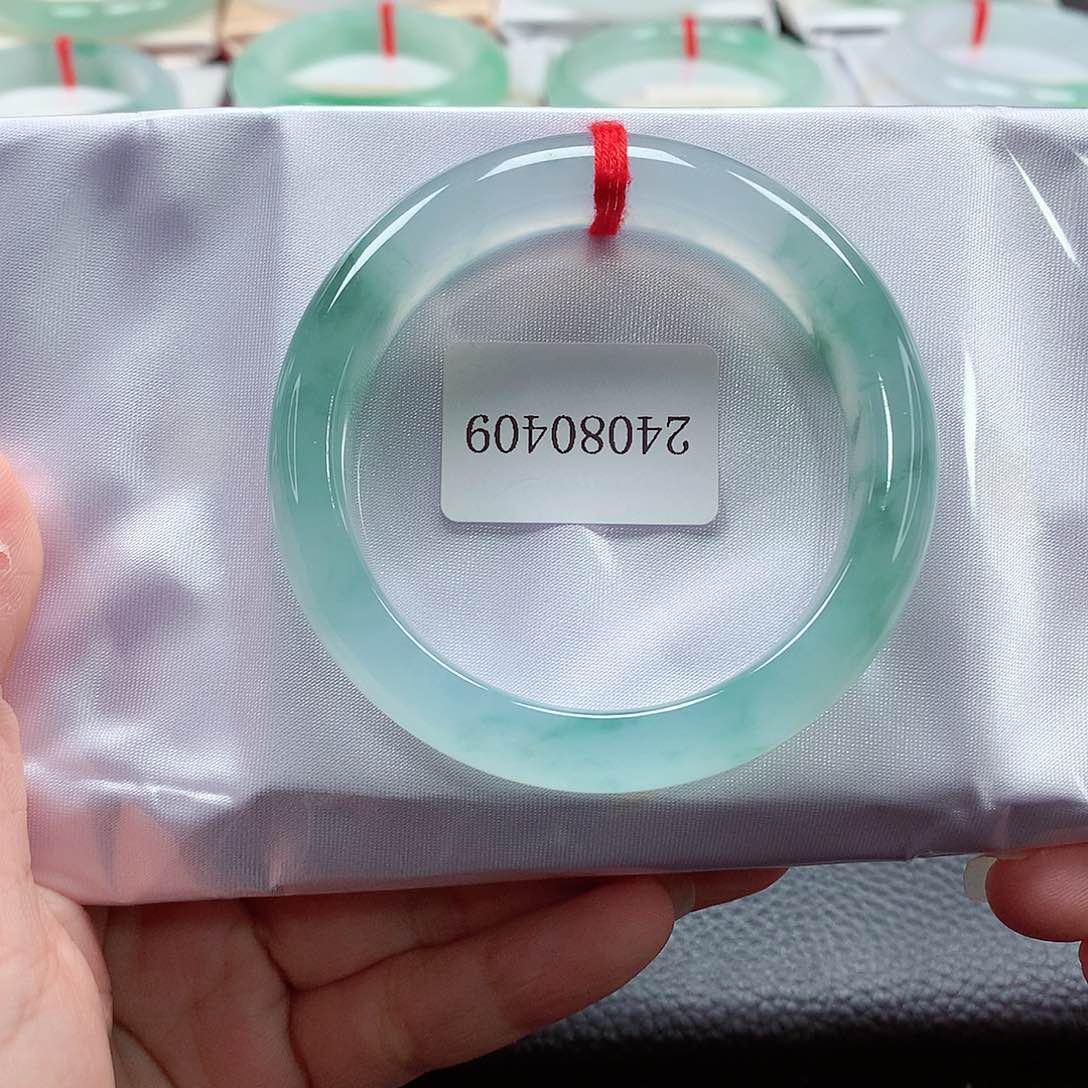 翡翠手镯未镶嵌天然A货翡翠手镯   有生长棉纹