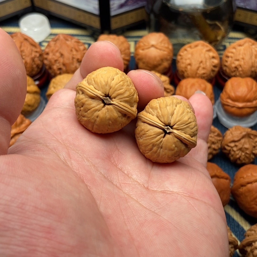 文玩核桃把件青****司鱼籽纹