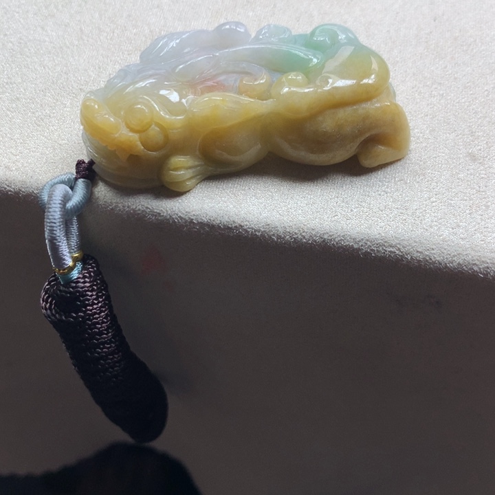 翡翠颈饰未镶嵌吊坠