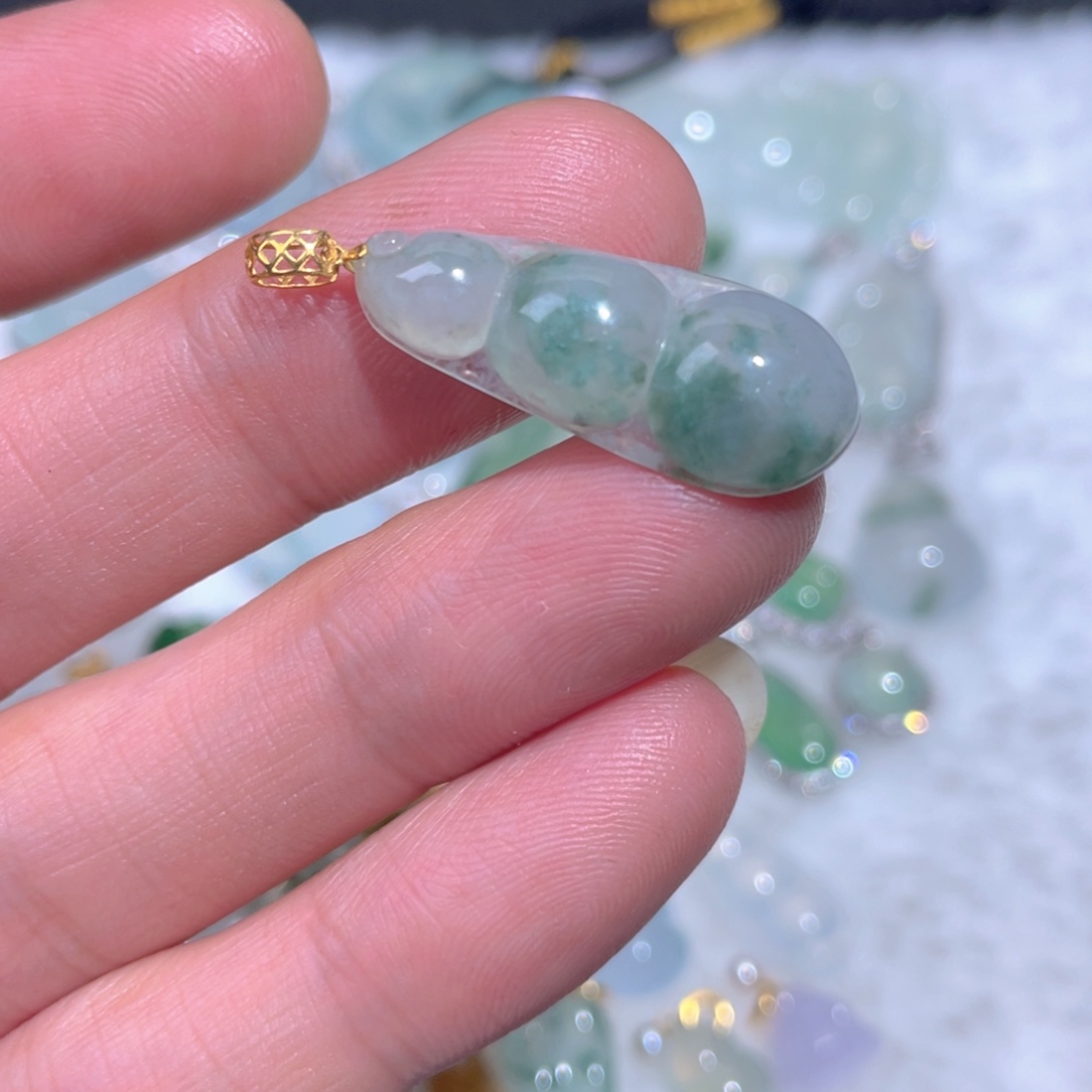 翡翠18K金镶嵌颈饰翡翠