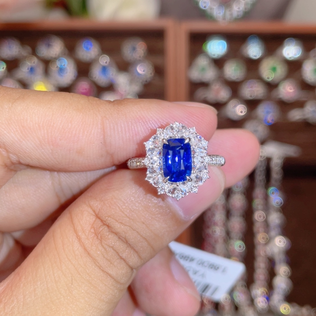 蓝宝石戒指18K金镶嵌1.69ct 皇家蓝