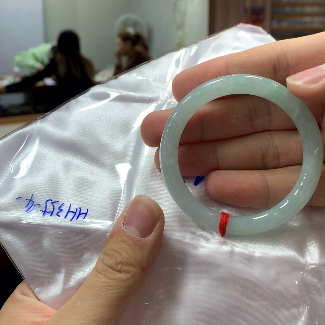 翡翠未镶嵌手镯买断不退