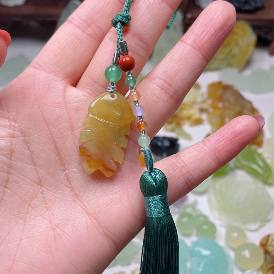 蛇纹石玉颈饰未镶嵌