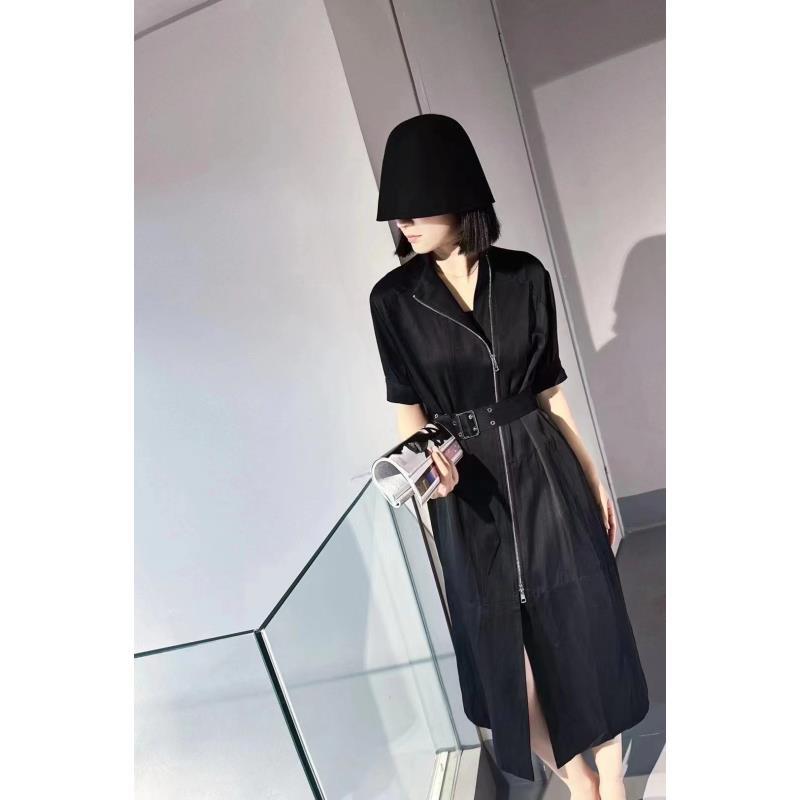 高品质显瘦拉链款黑色连衣裙