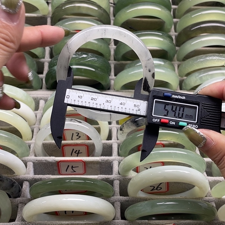 蛇纹石玉未镶嵌手镯15