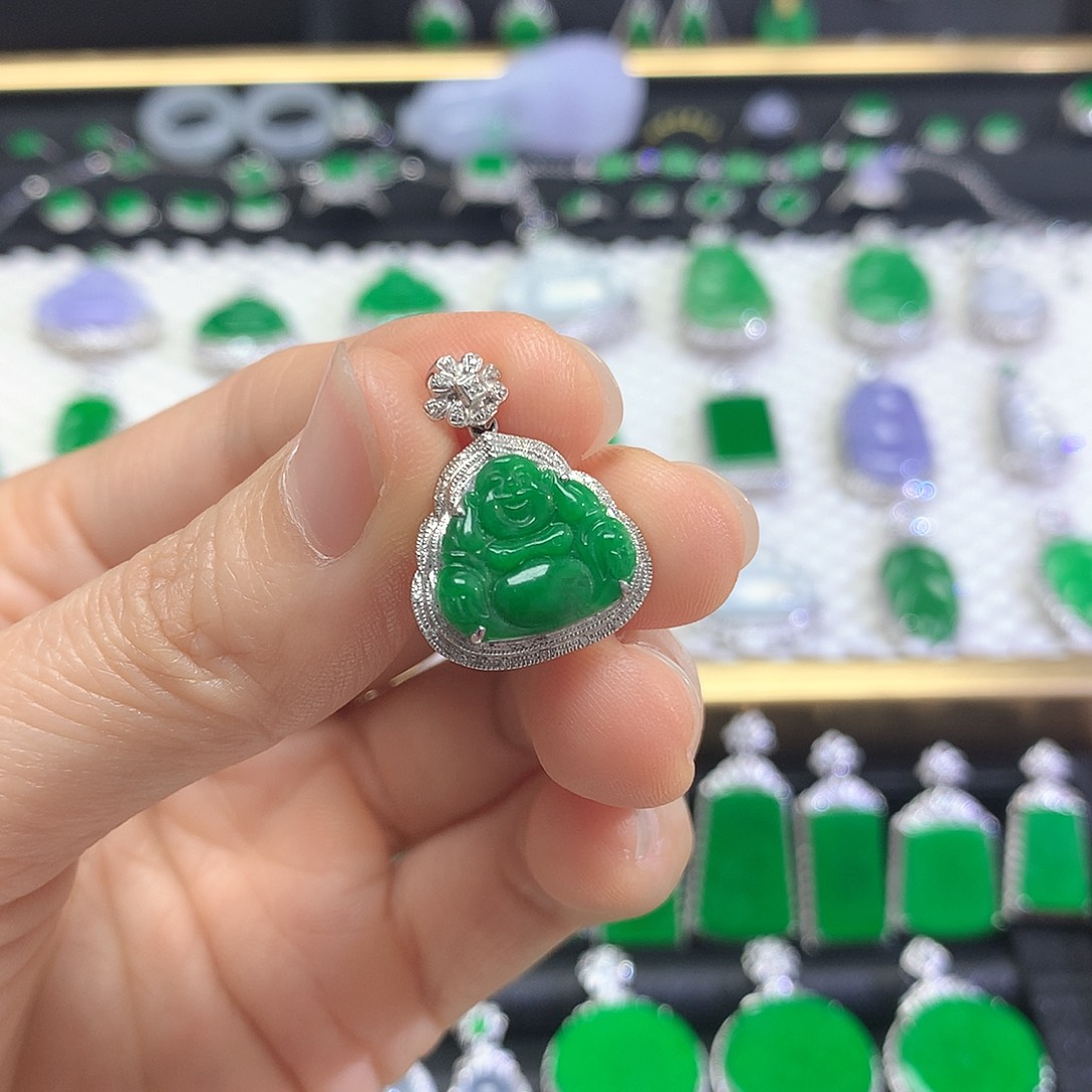 颈饰18K金镶嵌翡翠吊坠