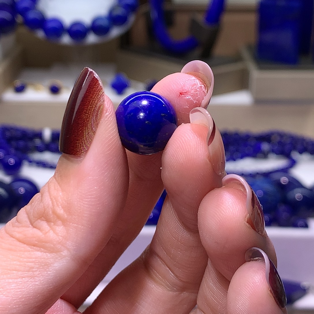 而***青金石未镶嵌天然原矿单圆珠1 2．4 m