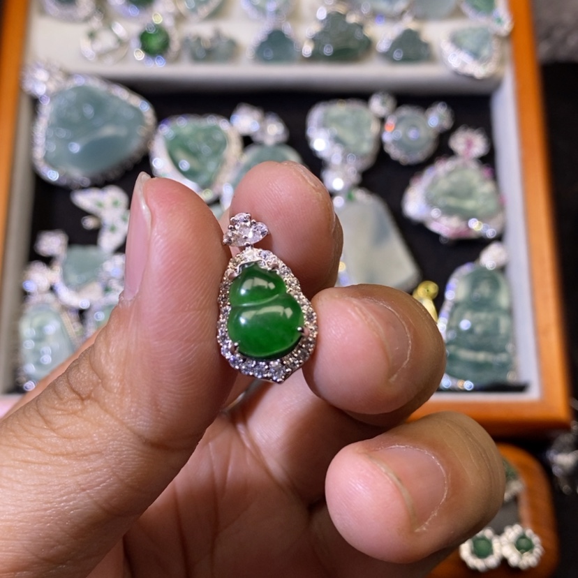 【闪购商品】翡翠颈饰未镶嵌天然