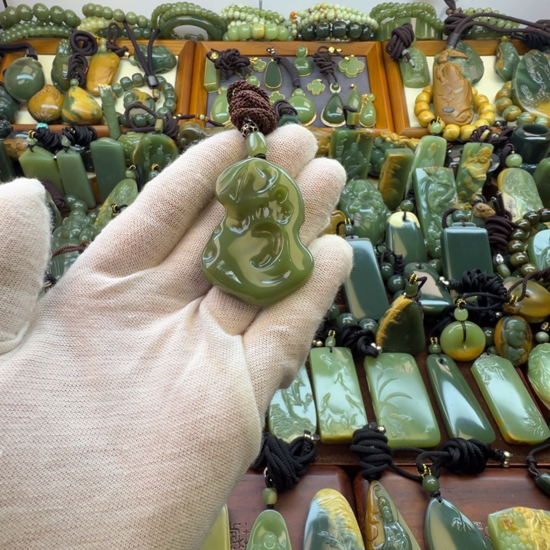 岫岩老玉（透闪石质玉）未镶嵌挂件