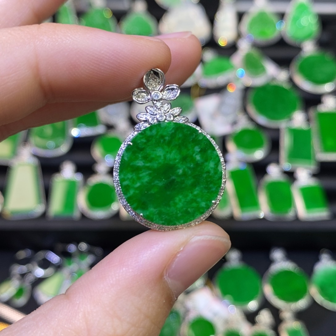 翡翠吊坠(不含链)18K金镶嵌