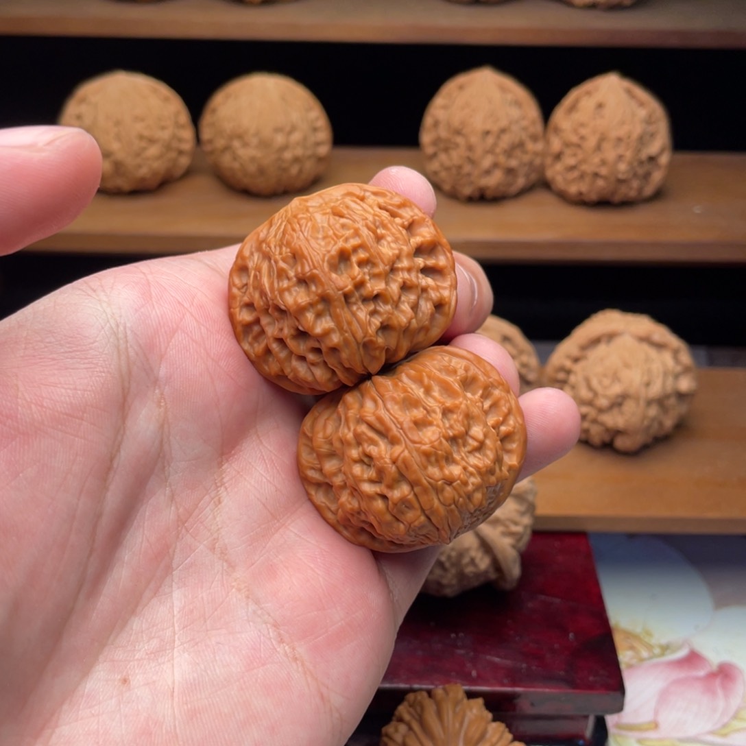 文玩核桃吊坠与**饼40毕业磨盘