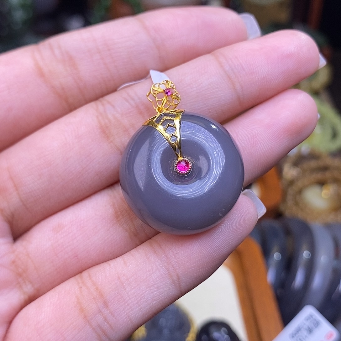 和田玉未镶嵌老矿料烟紫金镶平安扣