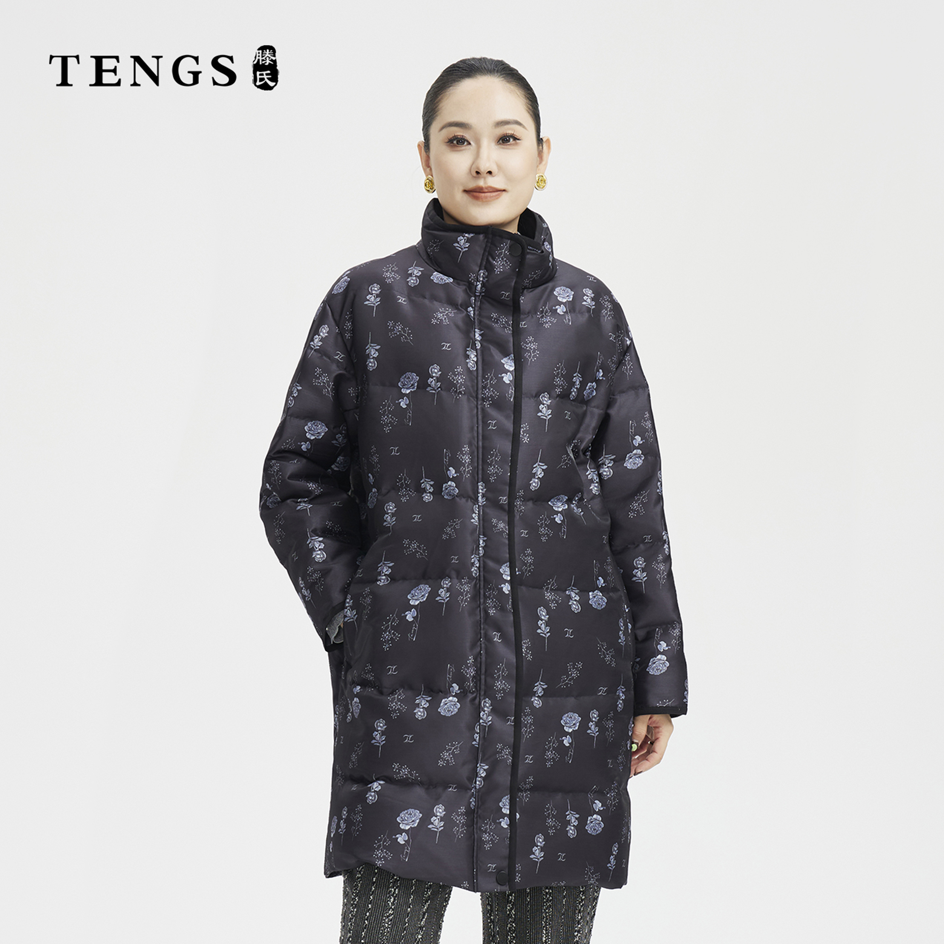 TENGS滕氏女装白鹅绒黑色花卉印花长款高领羽绒服