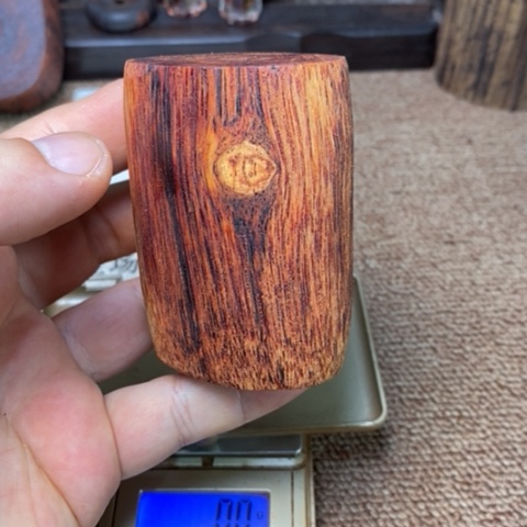 藤类163克降真香白油超一档手把件