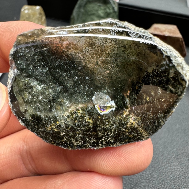 天然水晶小块绿幽灵摆件七彩胶片重量39g尺寸4.4/3.1/2.3厘米