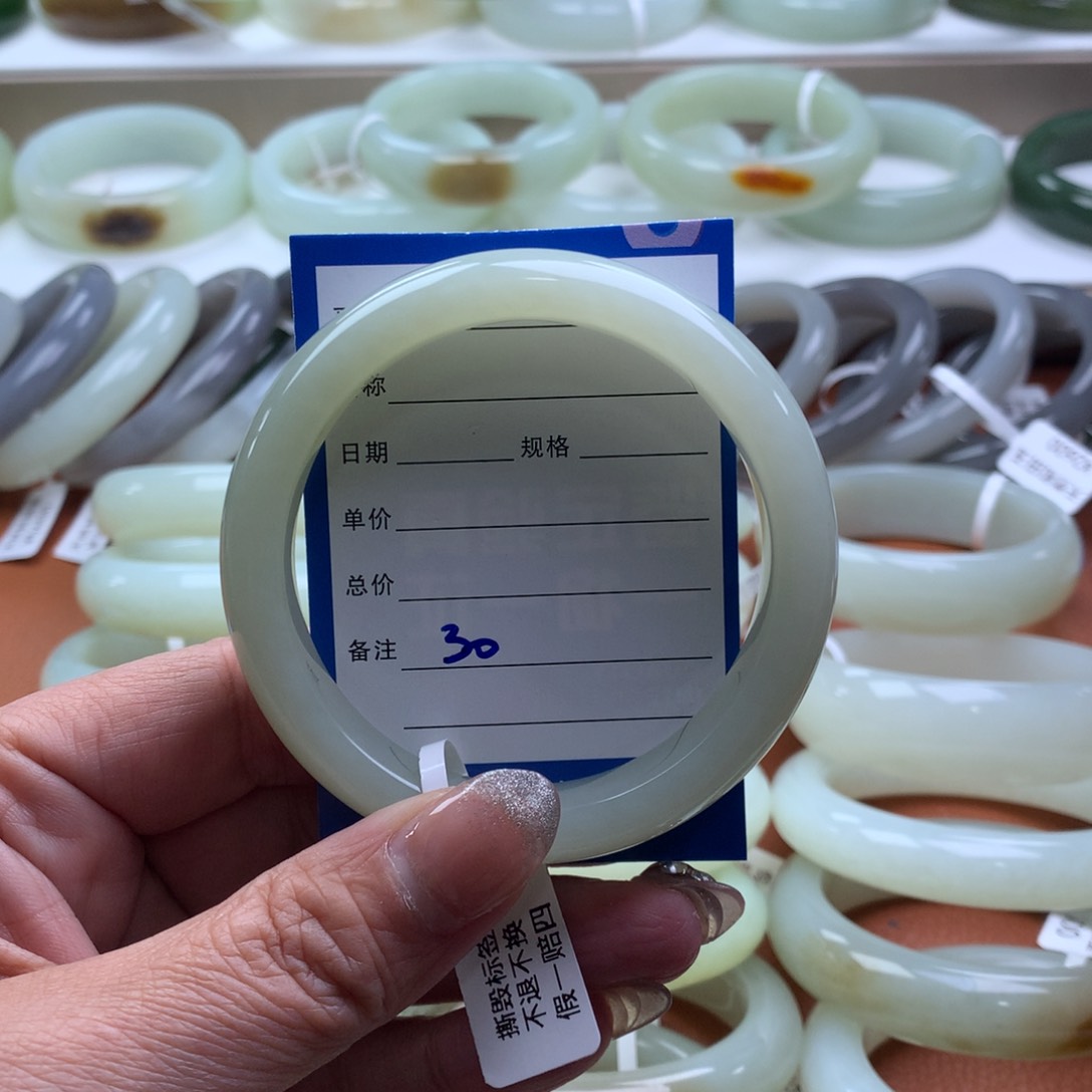 和田玉手镯未镶嵌