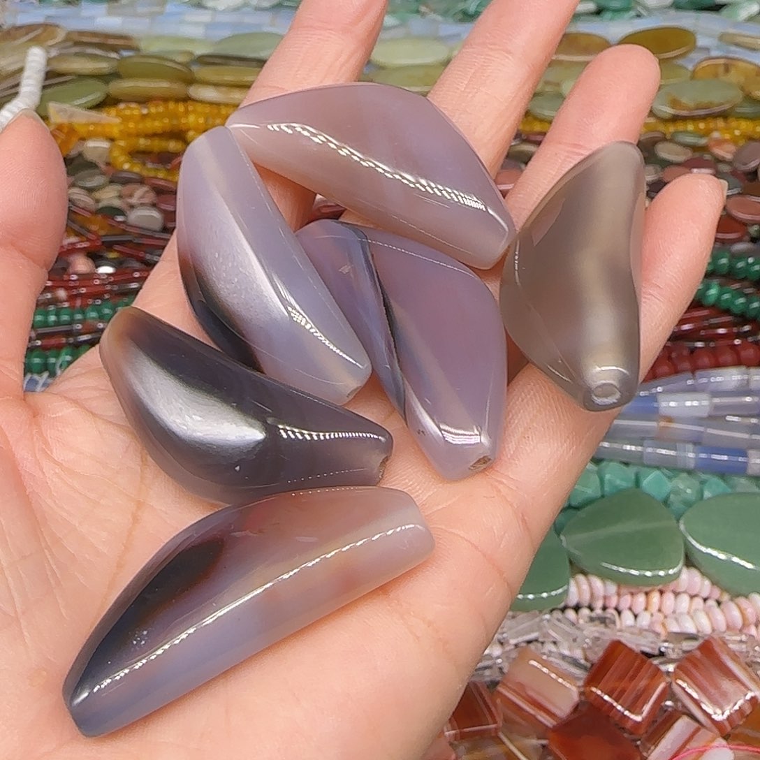 玛瑙/玉髓合金珠宝半成品玛瑙月牙一个