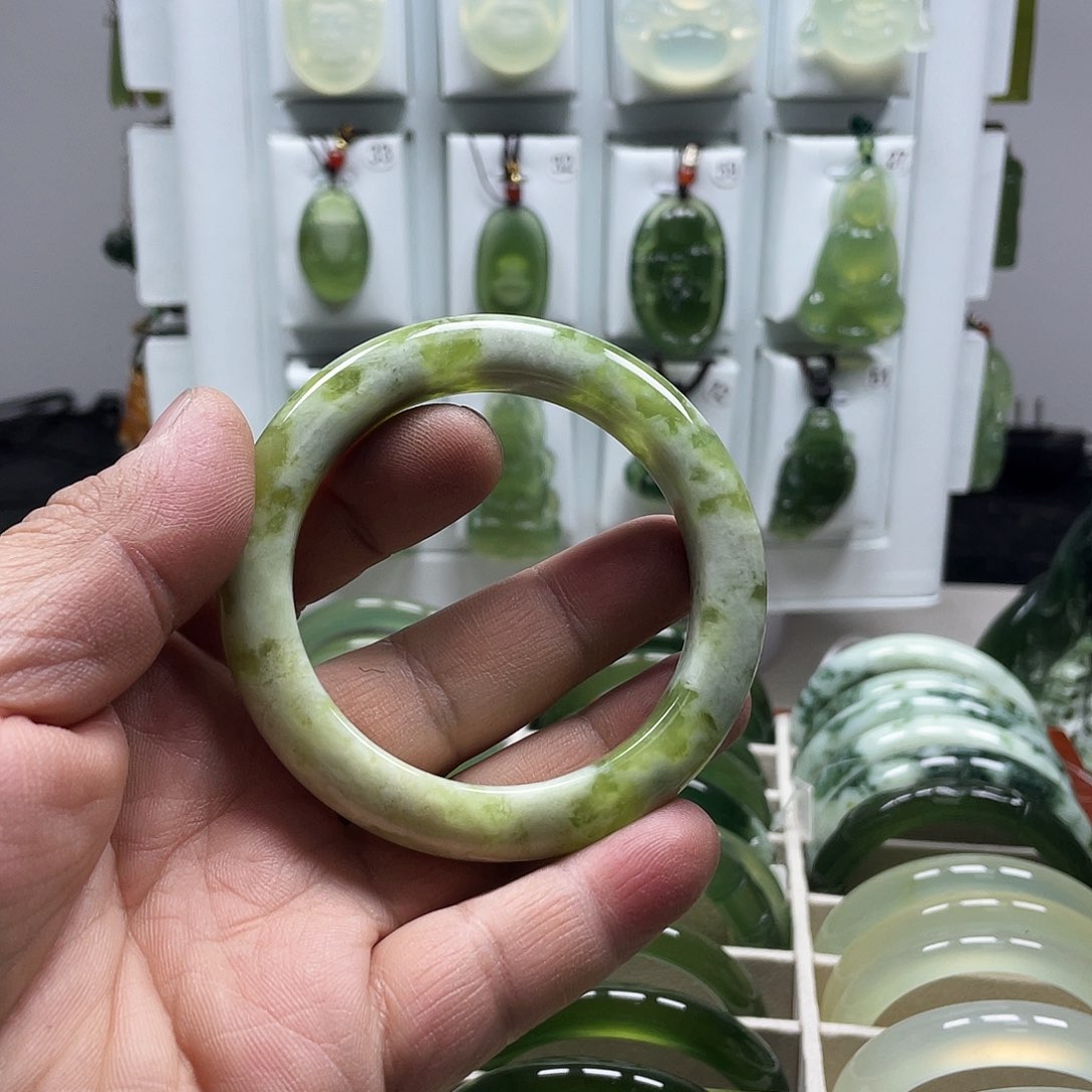 蛇纹石玉手镯合金