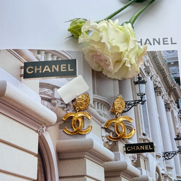 95新 Chanel/香奈儿 香奈儿熔岩浮雕耳夹/X00189