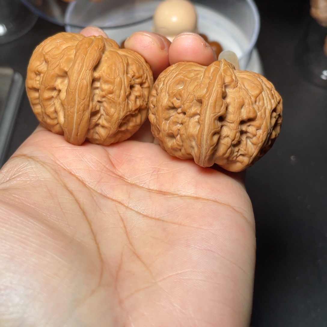 桃核把件画**瓜平谷元宝