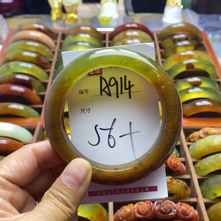 蛇纹石玉手镯未镶嵌