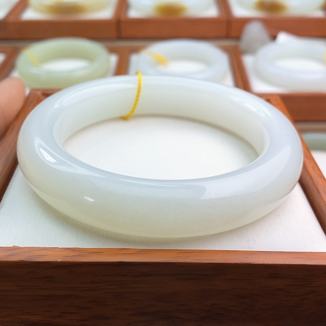 和田玉（白玉）手镯未镶嵌