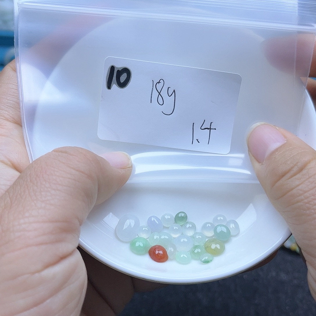 翡翠未镶嵌颈饰不退