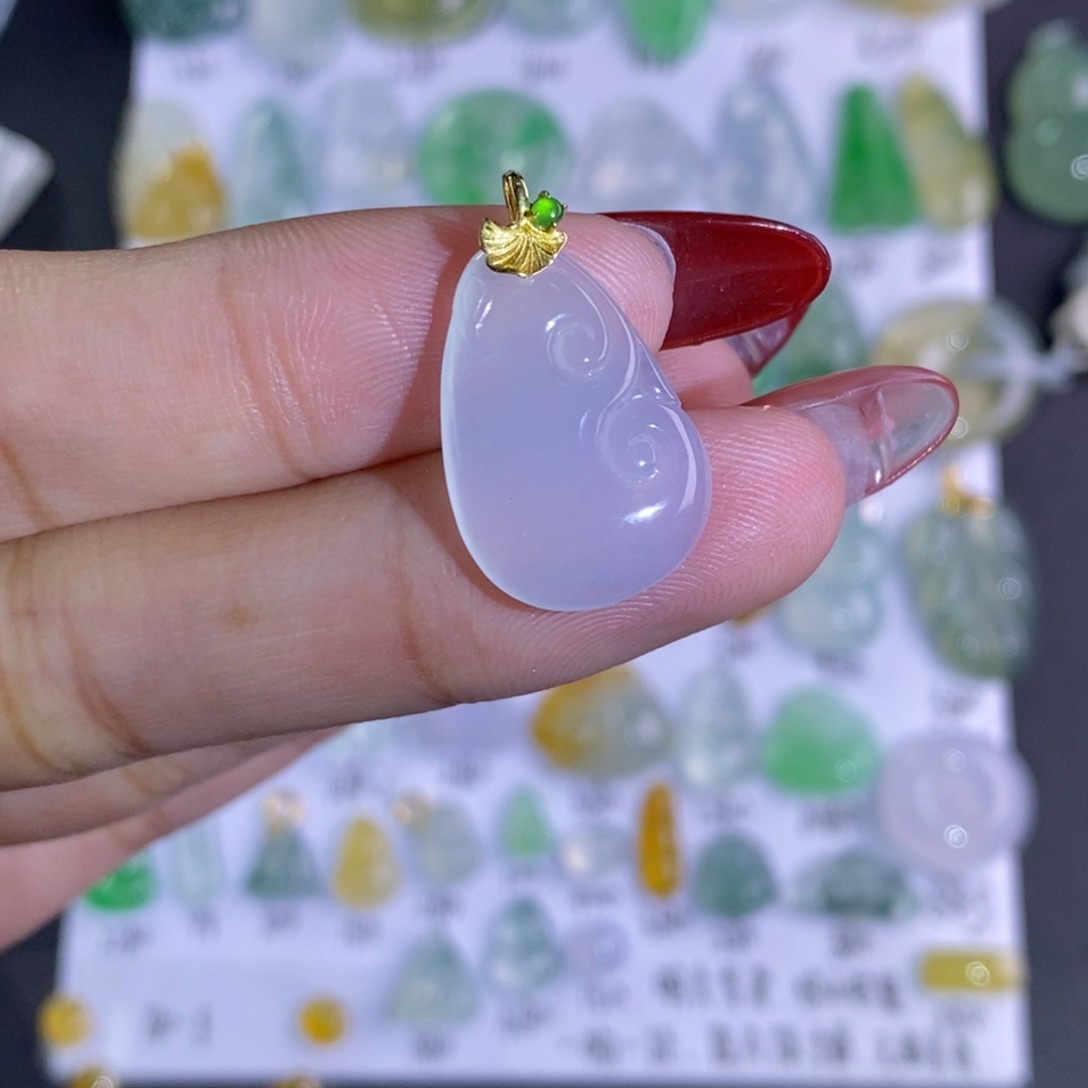 翡翠颈饰18K金镶嵌如意