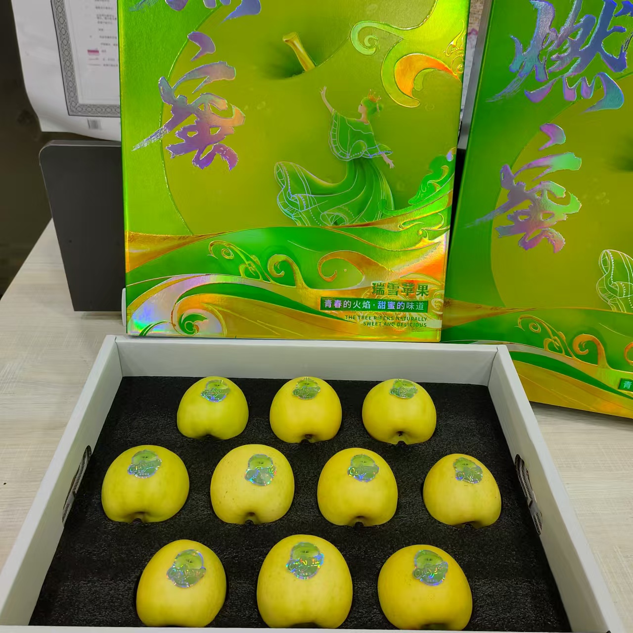 【绿野大叔】 燃蜜翡翠瑞雪苹果甜香脆爽礼盒装净重4.5斤左右-顺丰 