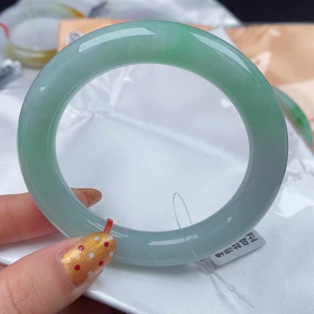 翡翠手镯未镶嵌56圆条
