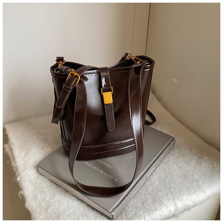 韩版时尚秋冬简约通勤包包大容量女包2025年春季拉链单肩包爆款