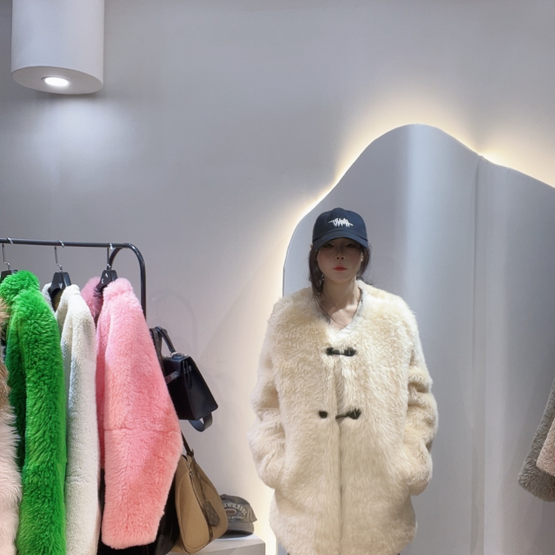 真皮皮毛一体外套222-3338。125斤内