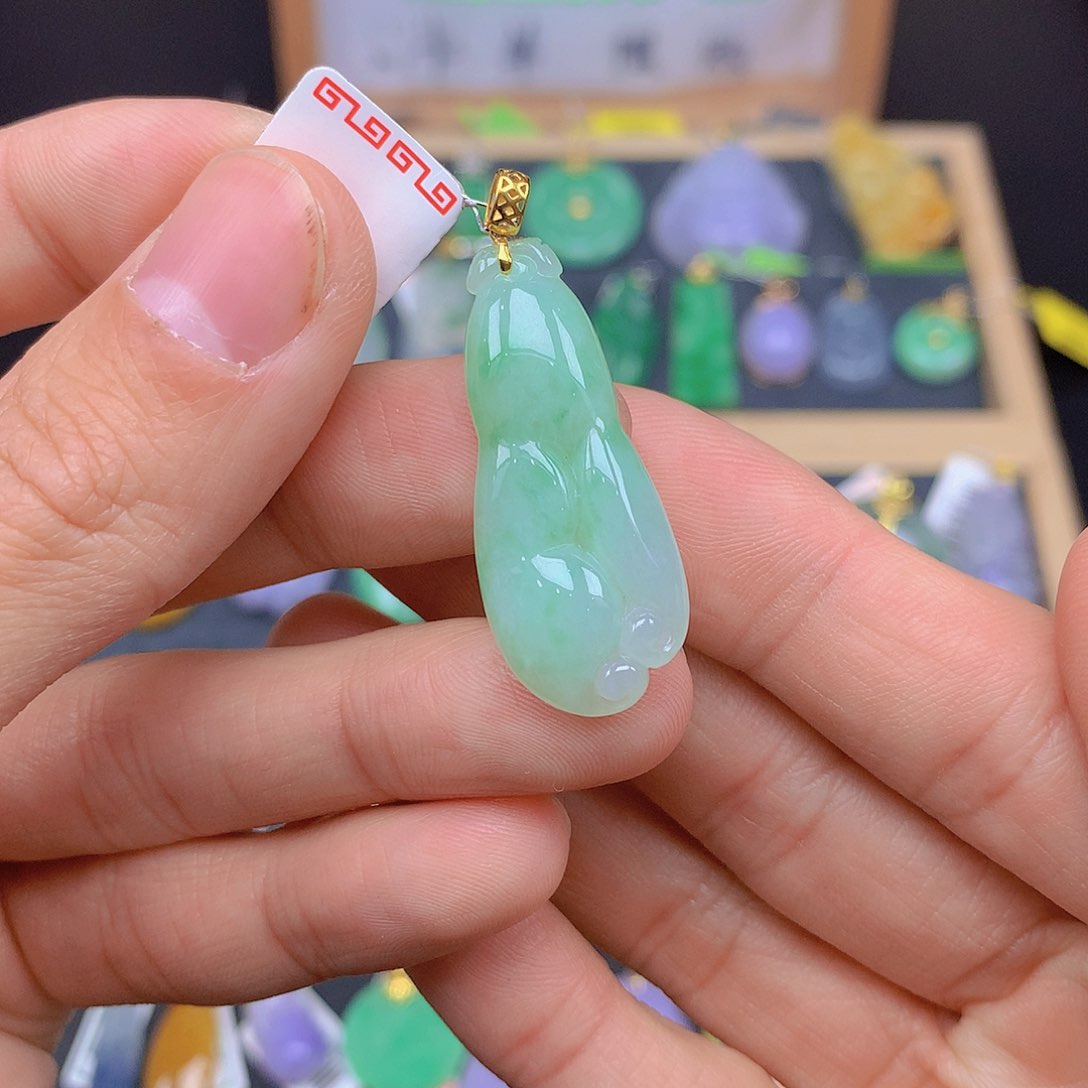 翡翠颈饰18K金镶嵌翡翠