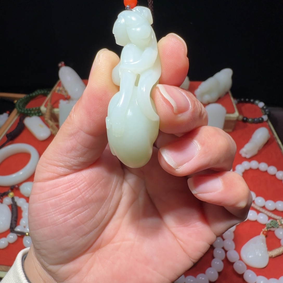 鸿***媒和田玉未镶嵌吊坠(不含链)