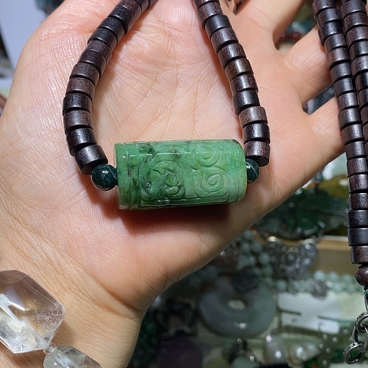 翡翠未镶嵌吊坠(赠链)