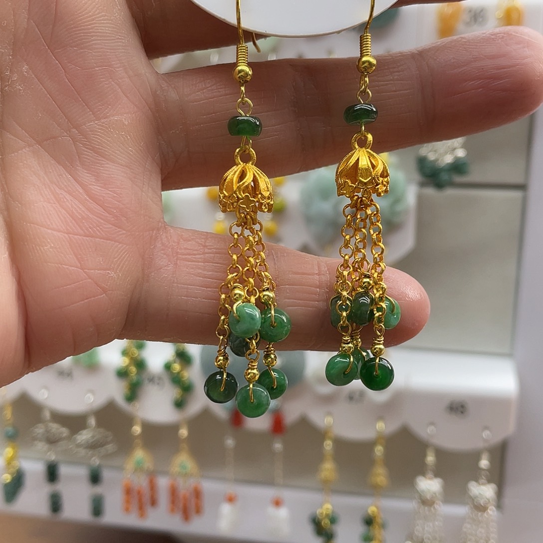 陈***女翡翠未镶嵌耳饰翡翠未镶嵌耳饰91