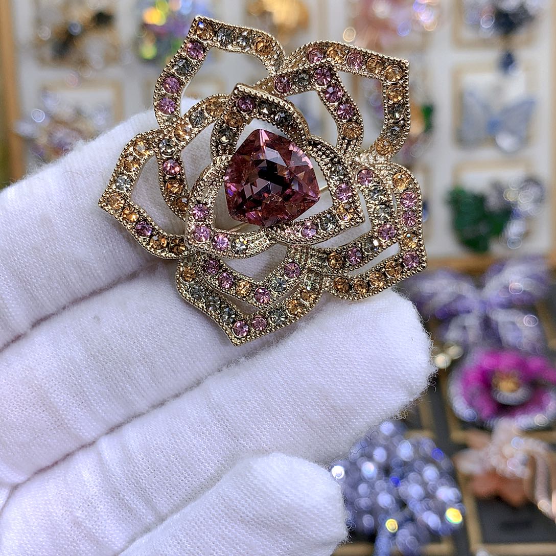 仿水晶铜胸针胸花