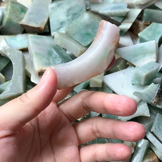 翡翠挂件未镶嵌?***o翡翠原石