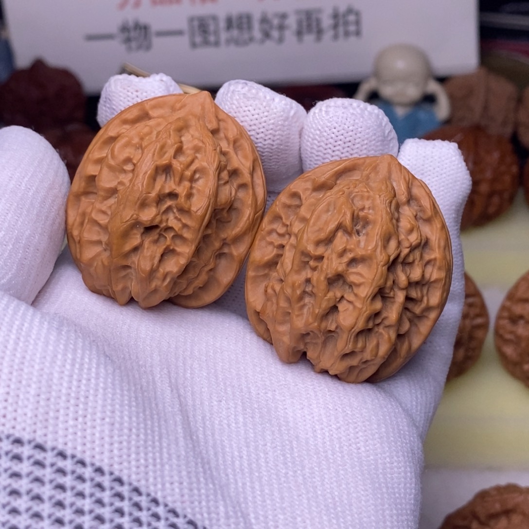 文玩核桃吊坠磐石 油瓶子
