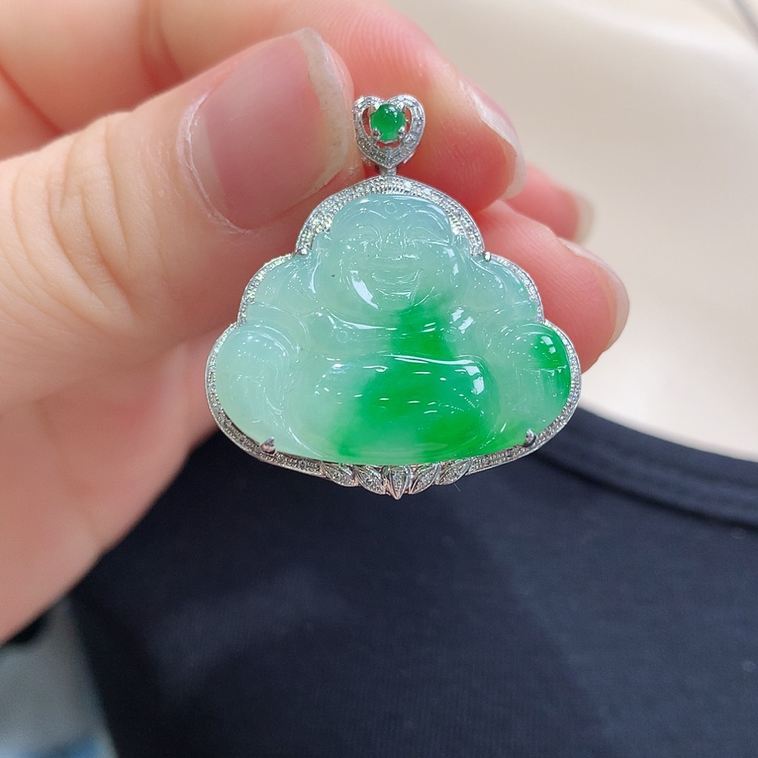 翡翠18K金镶嵌颈饰佛公