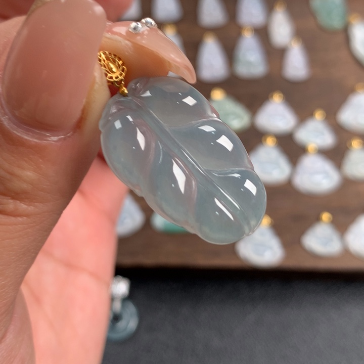 翡翠颈饰18K金镶嵌叶子