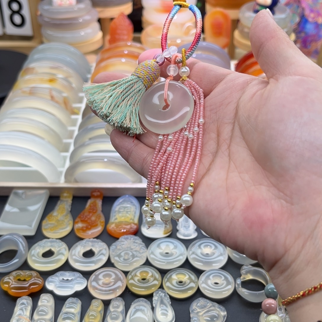 钱****玛瑙/玉髓未镶嵌颈饰