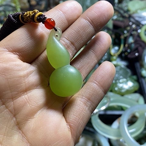 岫玉颈饰未镶嵌挂件