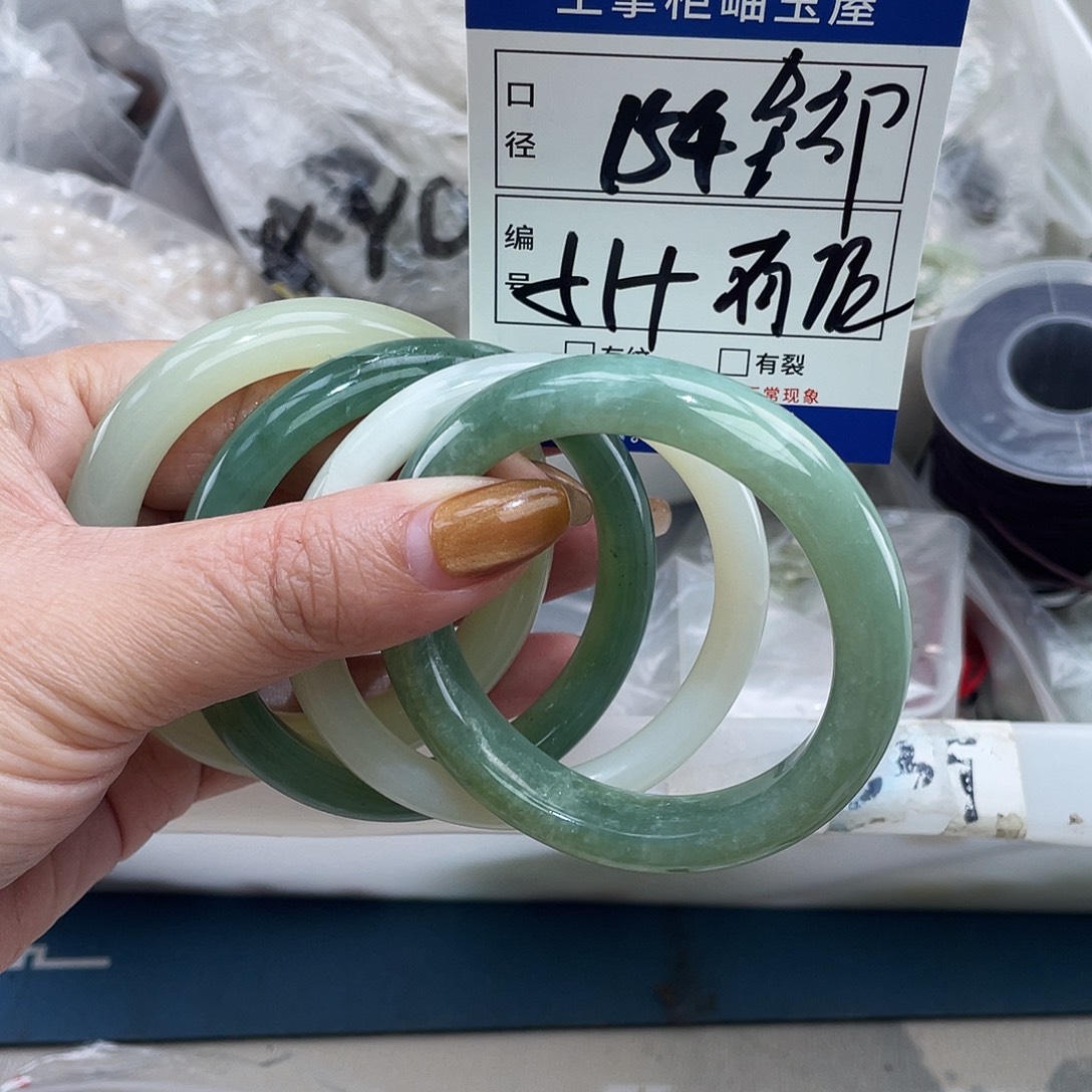岫玉未镶嵌吊坠吊坠