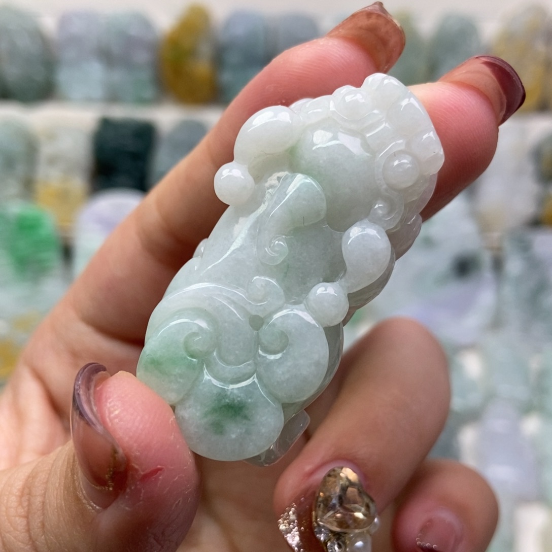 翡翠吊坠(赠链)未镶嵌